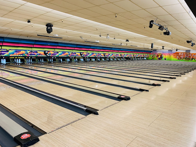 Let It Roll Bowl & Entertainment Center — Billiards venue in Arizona