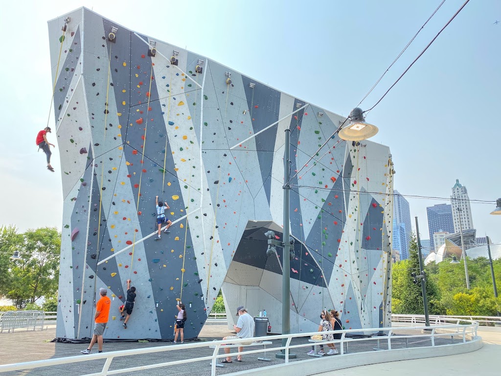 Maggie Daley Park Climbing Wall — Climbing venue in Illinois